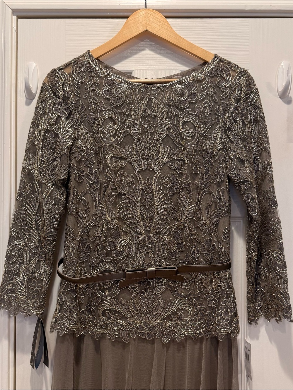Tadashi Shoji Long Dress Women’s 6 Lace 3/4 Sleeves Belted Taupe Gold Modest NWT - Picture 6 of 14